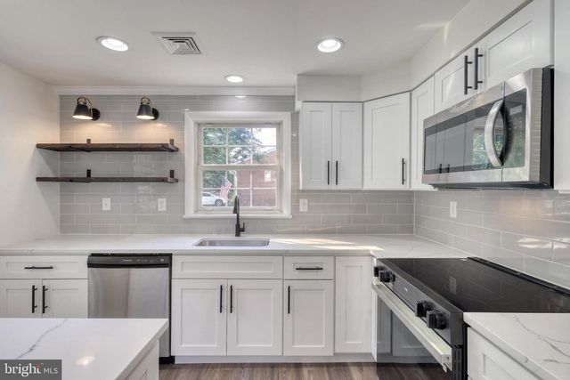 370 BEVERLY RD, Camp Hill, PA 17011
