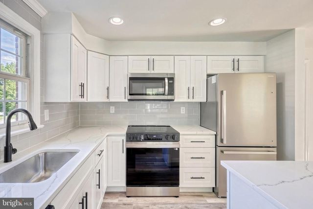 370 BEVERLY RD, Camp Hill, PA 17011