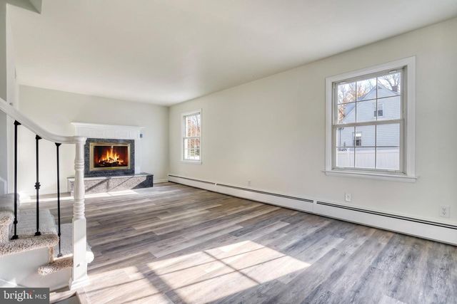 370 BEVERLY RD, Camp Hill, PA 17011