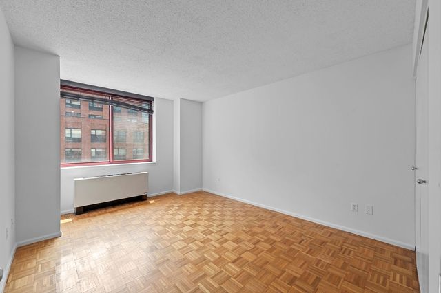 474 48th Ave Apt 9N, New York City, NY 11109