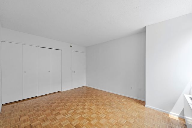 474 48th Ave Apt 9N, New York City, NY 11109
