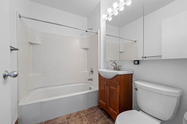 474 48th Ave Apt 9N, New York City, NY 11109