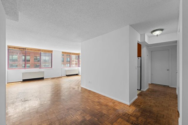 474 48th Ave Apt 9N, New York City, NY 11109