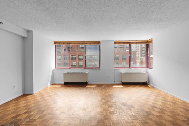 474 48th Ave Apt 9N, New York City, NY 11109
