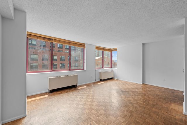 474 48th Ave Apt 9N, New York City, NY 11109