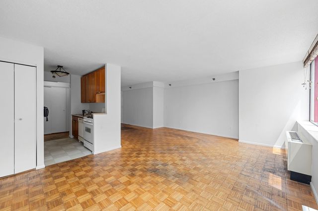 474 48th Ave Apt 9N, New York City, NY 11109