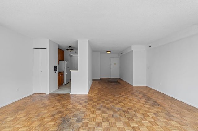 474 48th Ave Apt 9N, New York City, NY 11109