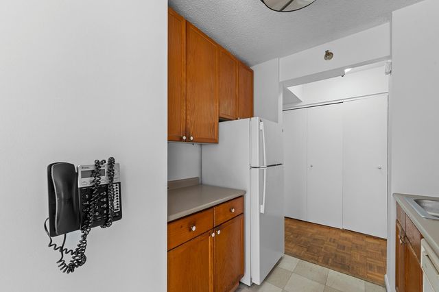 474 48th Ave Apt 9N, New York City, NY 11109