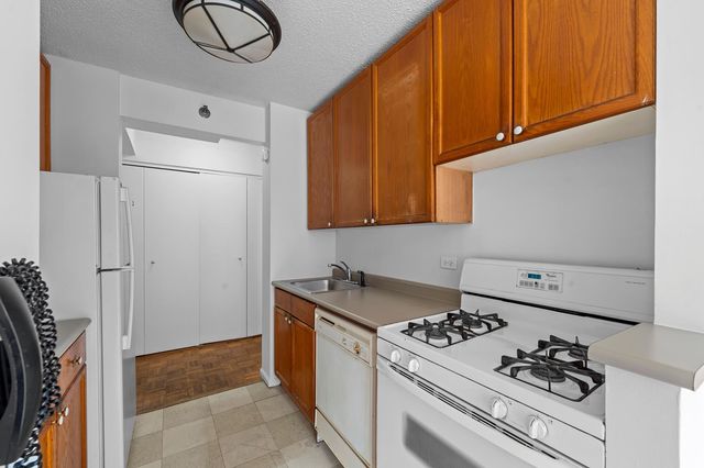 474 48th Ave Apt 9N, New York City, NY 11109