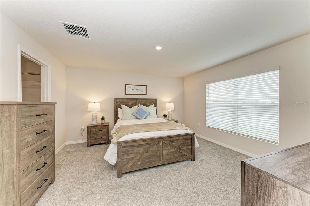 Image 15 of property listing at 3915 DIRECT GREEN PLACE, Bradenton, FL 34208