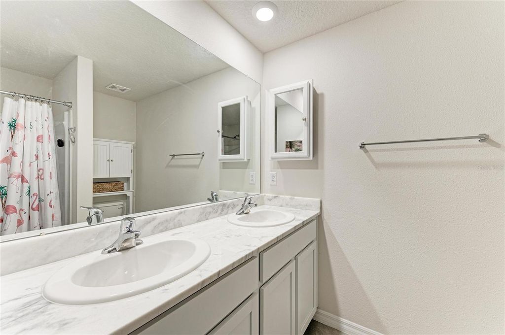 Image 17 of property listing at 3915 DIRECT GREEN PLACE, Bradenton, FL 34208
