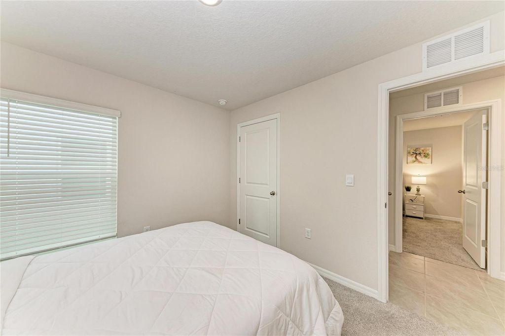 Image 19 of property listing at 3915 DIRECT GREEN PLACE, Bradenton, FL 34208