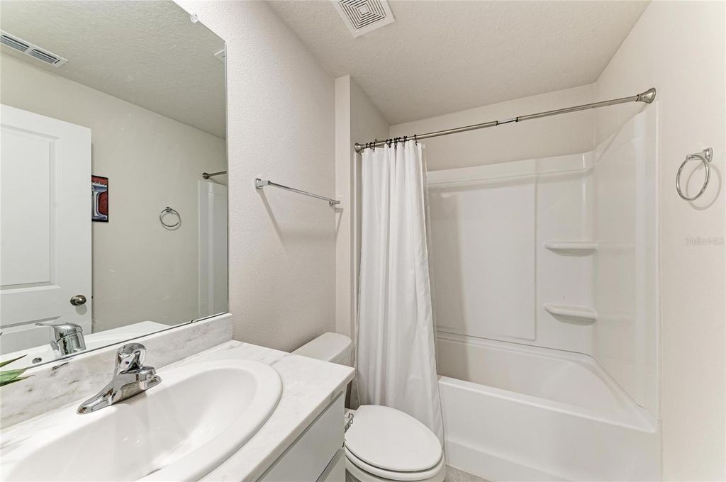 Image 20 of property listing at 3915 DIRECT GREEN PLACE, Bradenton, FL 34208