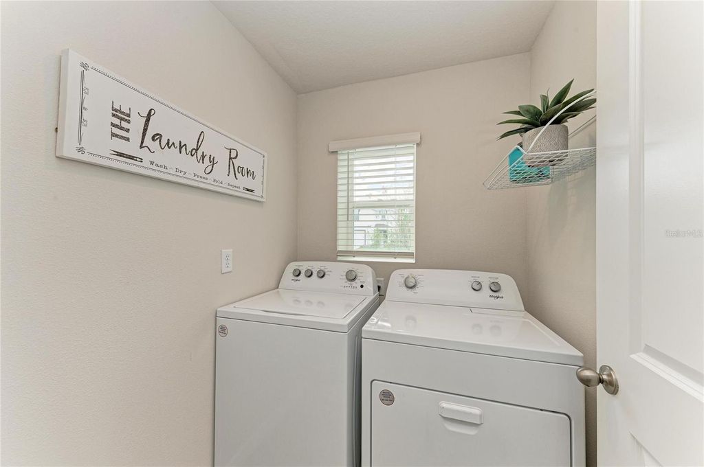 Image 23 of property listing at 3915 DIRECT GREEN PLACE, Bradenton, FL 34208