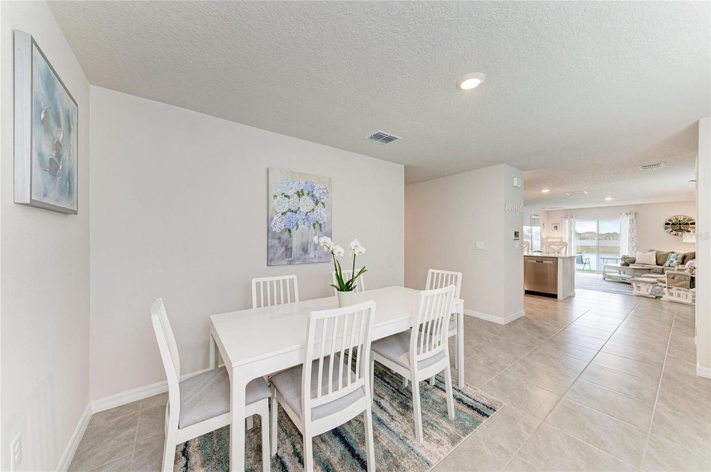 Image 5 of property listing at 3915 DIRECT GREEN PLACE, Bradenton, FL 34208