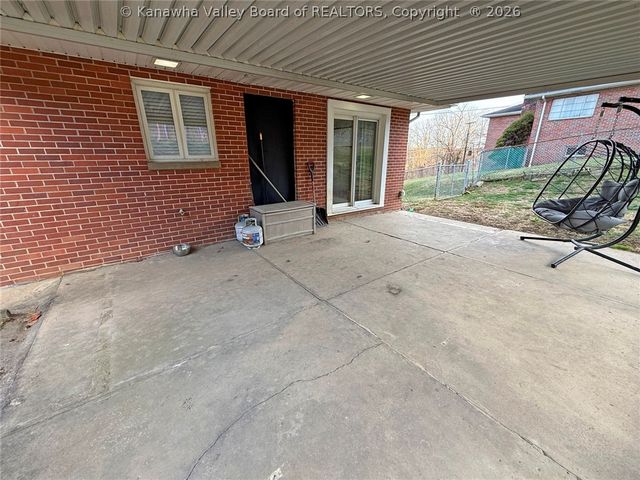 303 Knollwood Drive, Charleston, WV 25302