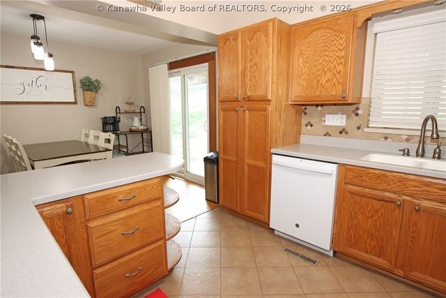 303 Knollwood Drive, Charleston, WV 25302