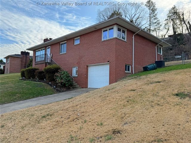 303 Knollwood Drive, Charleston, WV 25302