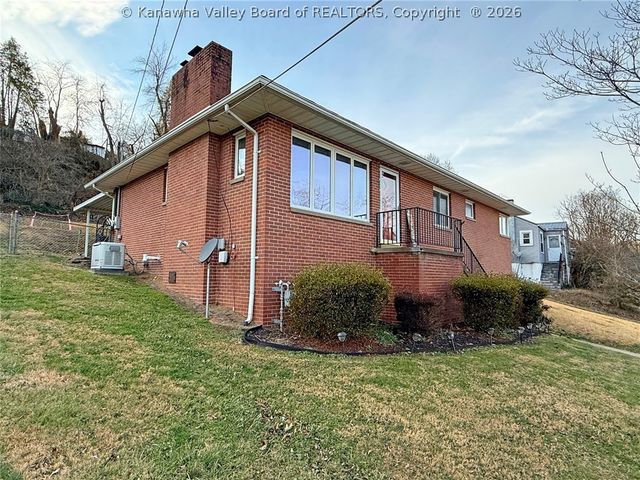 303 Knollwood Drive, Charleston, WV 25302