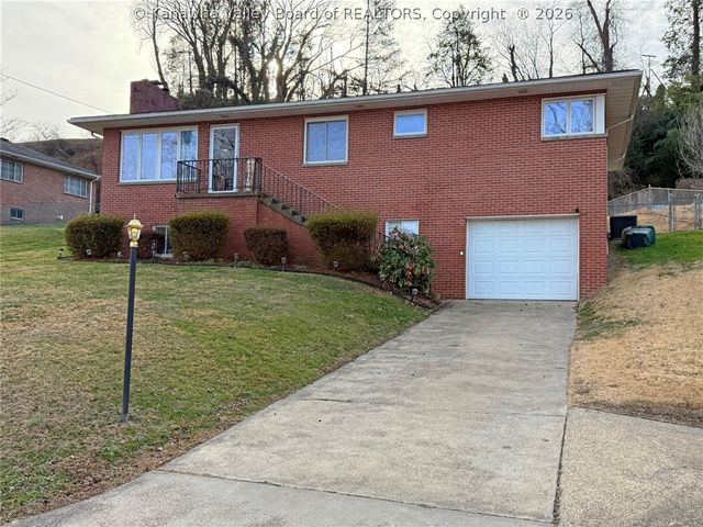 303 Knollwood Drive, Charleston, WV 25302