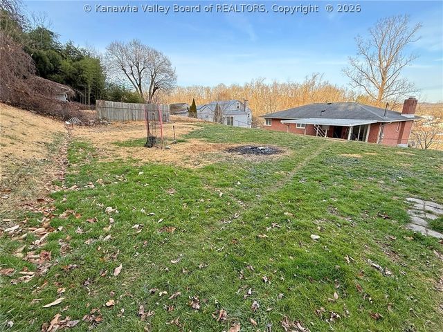 303 Knollwood Drive, Charleston, WV 25302