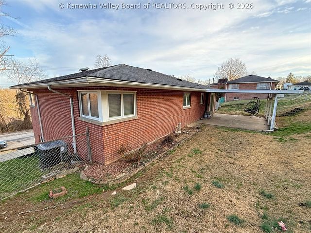 303 Knollwood Drive, Charleston, WV 25302