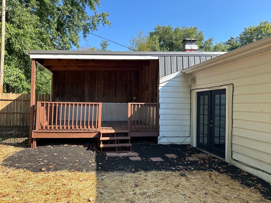 Image 14 of property listing at 433 Marteeny Street, Mt Vernon, IL 62864