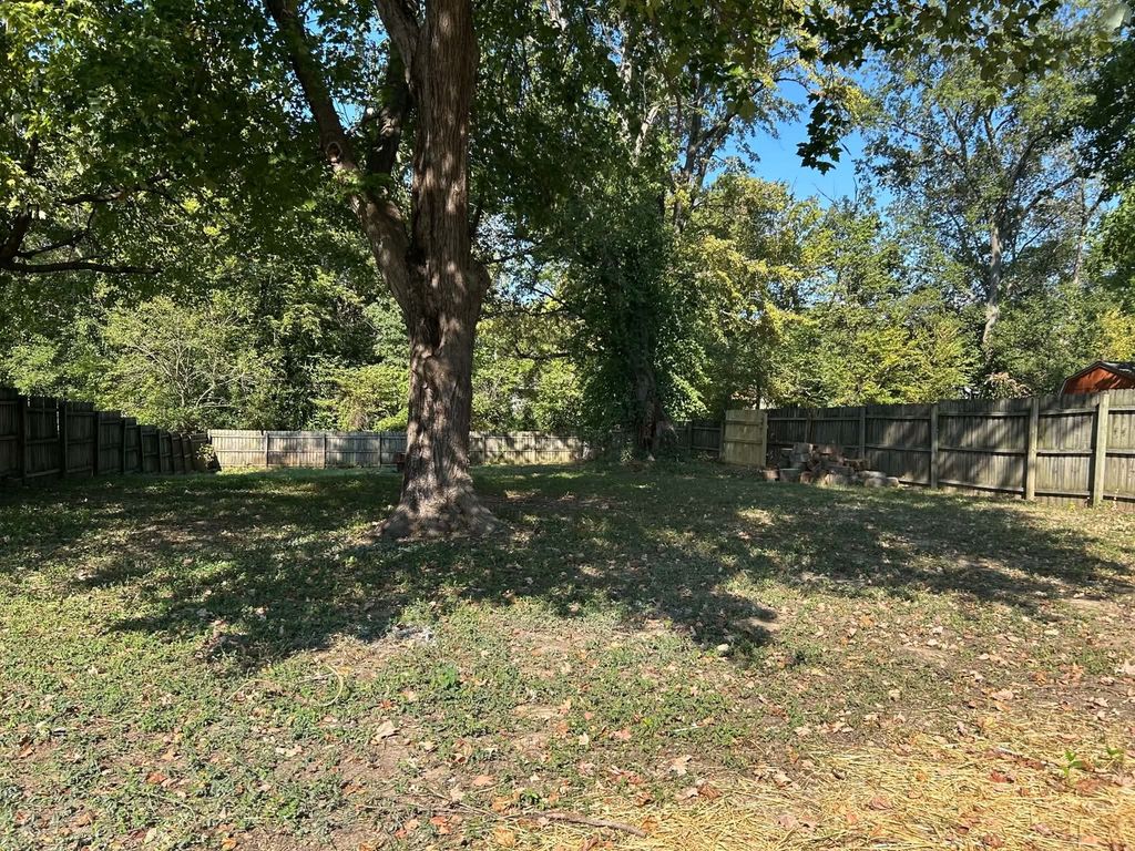 Image 16 of property listing at 433 Marteeny Street, Mt Vernon, IL 62864