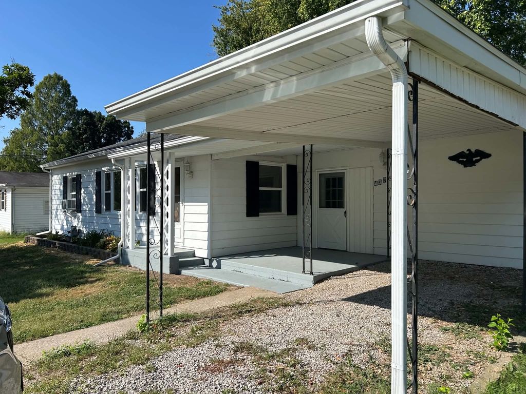 Image 17 of property listing at 433 Marteeny Street, Mt Vernon, IL 62864
