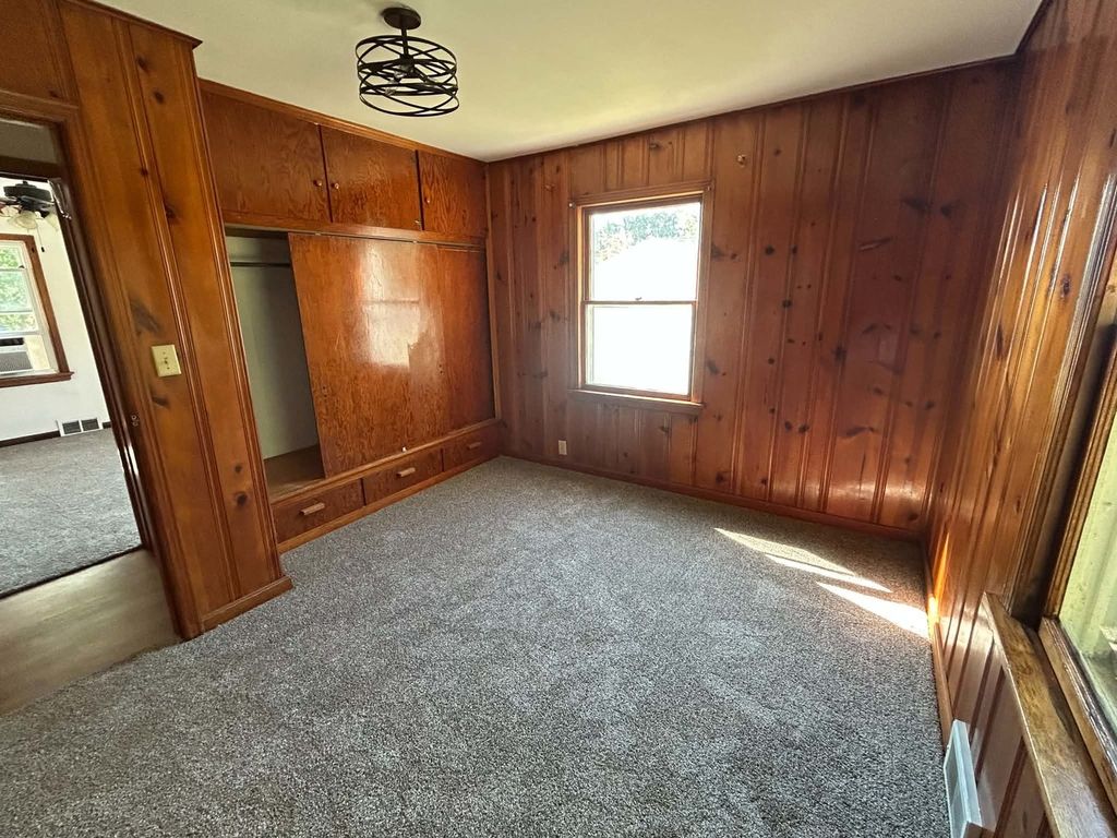 Image 9 of property listing at 433 Marteeny Street, Mt Vernon, IL 62864