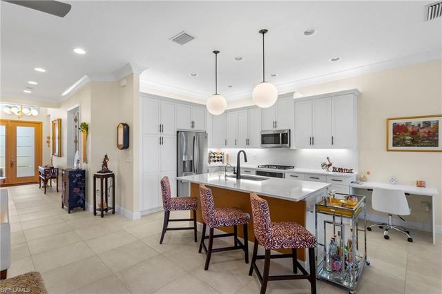 11528 Jacaranda DR, Naples, FL 34120