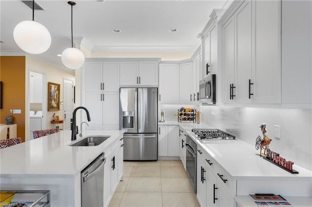 11528 Jacaranda DR, Naples, FL 34120