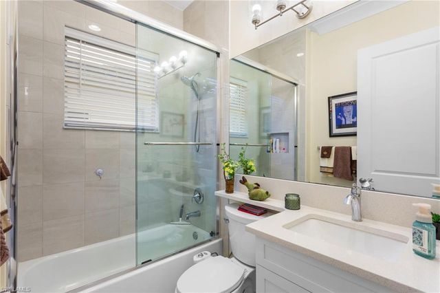 11528 Jacaranda DR, Naples, FL 34120