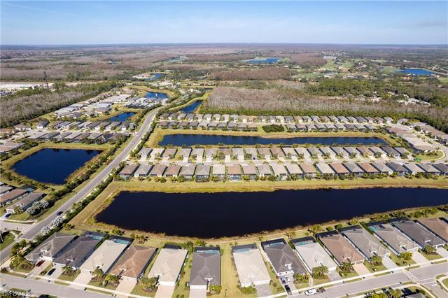 11528 Jacaranda DR, Naples, FL 34120