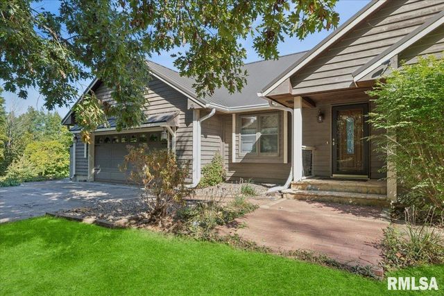 1650 468th Avenue, Clinton, IA 52732