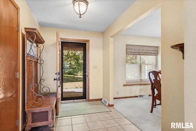 1650 468th Avenue, Clinton, IA 52732