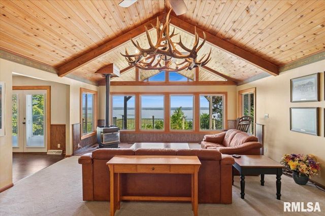 1650 468th Avenue, Clinton, IA 52732