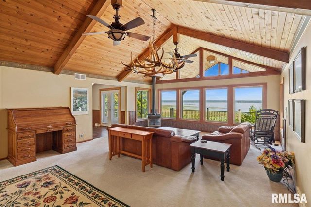 1650 468th Avenue, Clinton, IA 52732