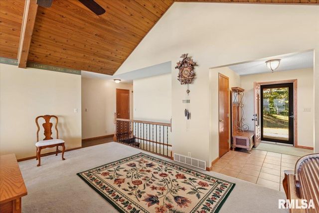 1650 468th Avenue, Clinton, IA 52732