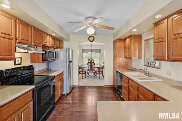 1650 468th Avenue, Clinton, IA 52732