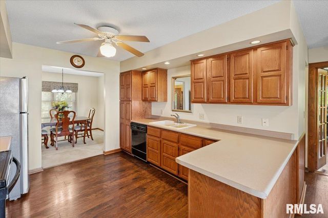 1650 468th Avenue, Clinton, IA 52732