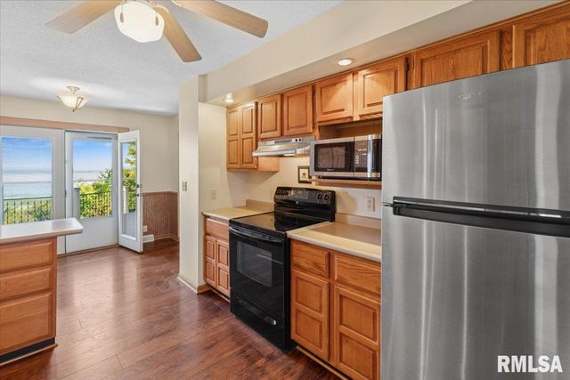 1650 468th Avenue, Clinton, IA 52732