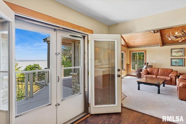 1650 468th Avenue, Clinton, IA 52732