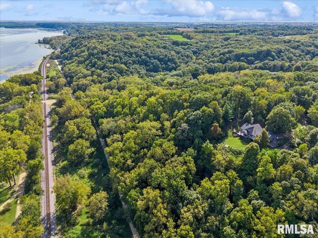 1650 468th Avenue, Clinton, IA 52732