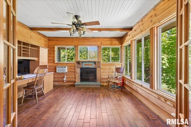 1650 468th Avenue, Clinton, IA 52732