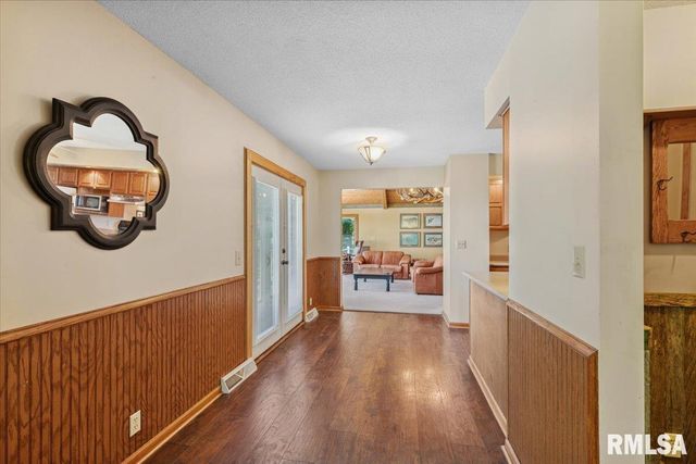 1650 468th Avenue, Clinton, IA 52732