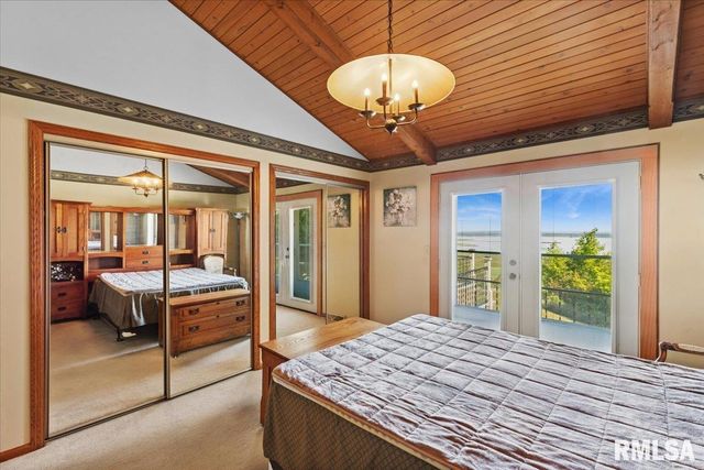 1650 468th Avenue, Clinton, IA 52732