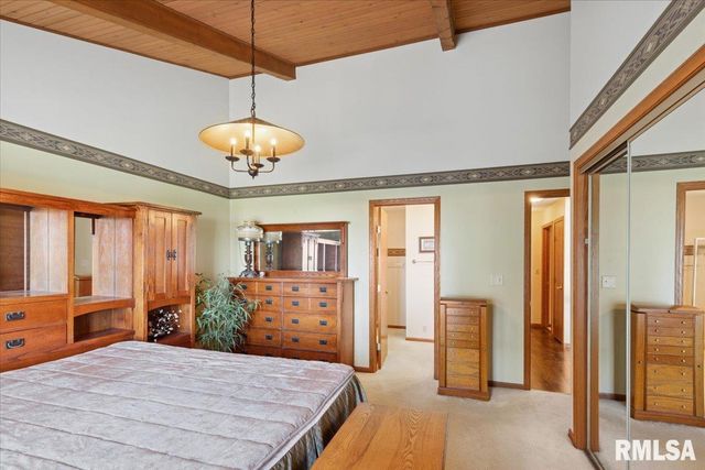 1650 468th Avenue, Clinton, IA 52732