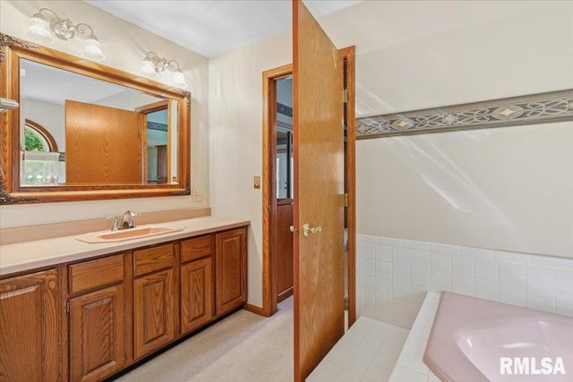 1650 468th Avenue, Clinton, IA 52732