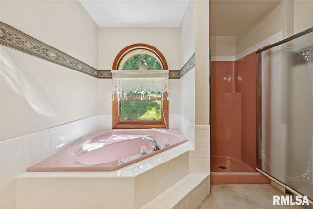 1650 468th Avenue, Clinton, IA 52732